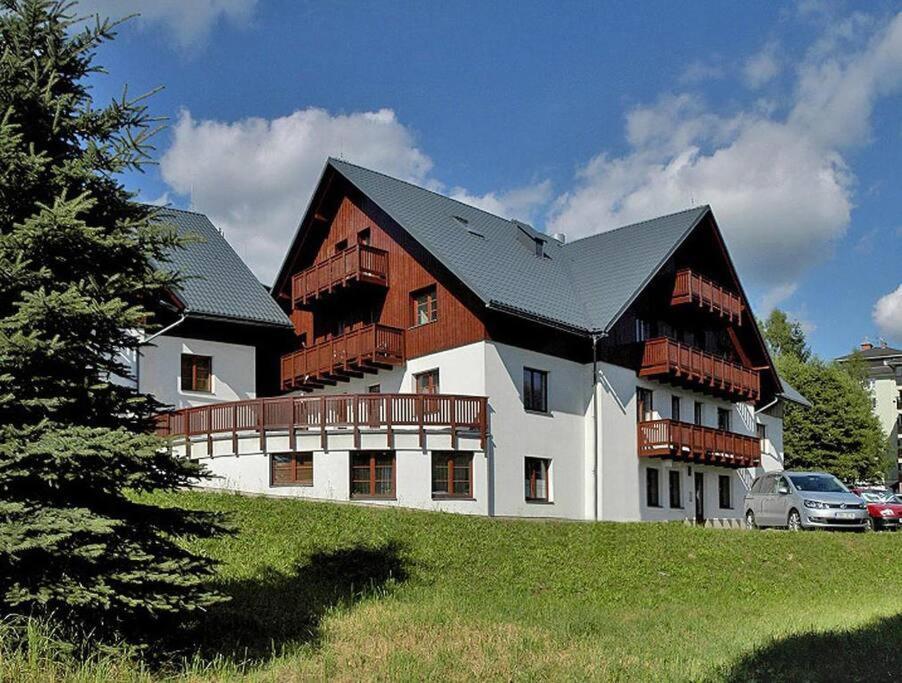 Apartman Mila Eterna II Рокицани Экстерьер фото