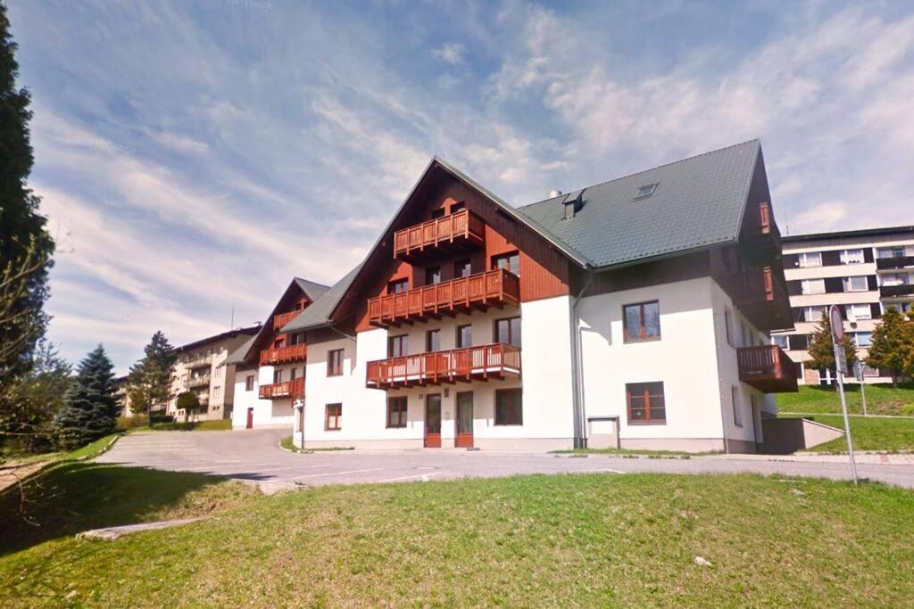 Apartman Mila Eterna II Рокицани Экстерьер фото